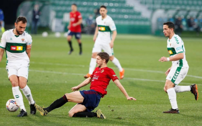 Galería de fotos del partido de LaLiga Santander entre Elche y Osasuna disputado en el Martínez Valero.