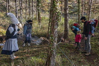 Pese a la pandemia de coronavirus, la localidad navarra celebró la tradicional cabalgata del carbonero pero con el cumplimiento de las medidas preventivas presente.