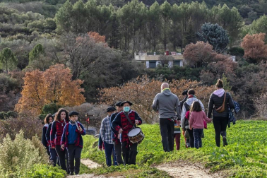 Pese a la pandemia de coronavirus, la localidad navarra celebró la tradicional cabalgata del carbonero pero con el cumplimiento de las medidas preventivas presente.