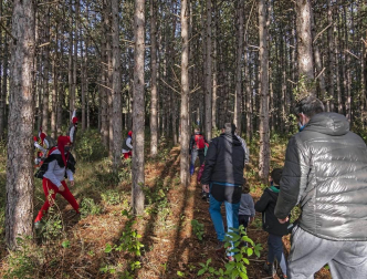 Pese a la pandemia de coronavirus, la localidad navarra celebró la tradicional cabalgata del carbonero pero con el cumplimiento de las medidas preventivas presente.
