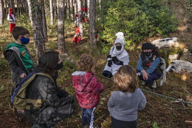 Pese a la pandemia de coronavirus, la localidad navarra celebró la tradicional cabalgata del carbonero pero con el cumplimiento de las medidas preventivas presente.