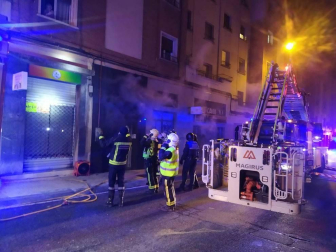 El fuego lo inició un inquilino que se había atrincherado en su casa después de una intervención por violencia de género.
