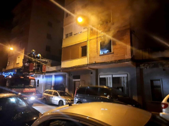 El fuego lo inició un inquilino que se había atrincherado en su casa después de una intervención por violencia de género.