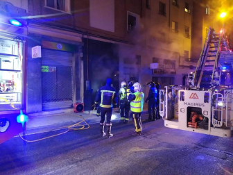 El fuego lo inició un inquilino que se había atrincherado en su casa después de una intervención por violencia de género.