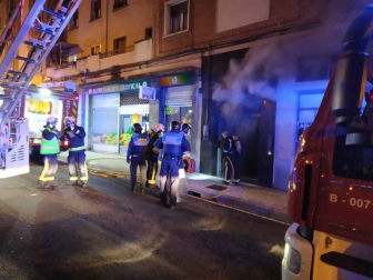 El fuego lo inició un inquilino que se había atrincherado en su casa después de una intervención por violencia de género.