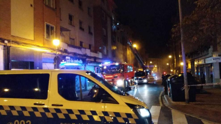 El fuego lo inició un inquilino que se había atrincherado en su casa después de una intervención por violencia de género.