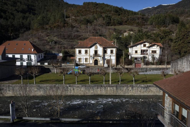 Calles, paisajes, rincones y todas las vistas posible de Roncal, localidad del pirineo navarro.