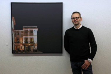 Iñaki Lazkoz firma 'Paseo nocturno', su nueva exposición en Ormolù en la que la noche se convierte en elemento evocador de la soledad, la paz interior y el encuentro con uno mismo