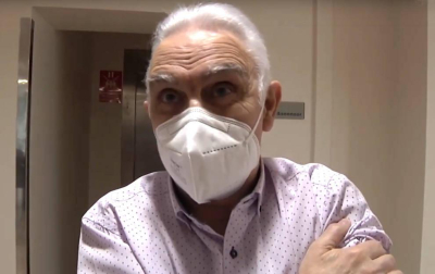 Francisco Guerrero, tras recibir la vacuna contra la covid.