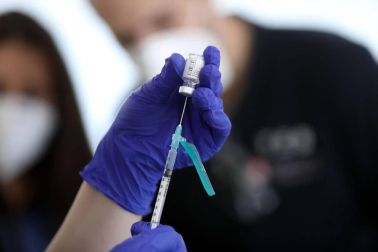 Imágenes de los primeros pacientes de El Vergel en ser vacunados.