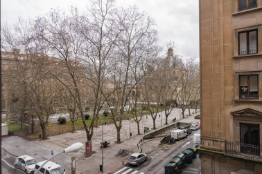 A la venta piso reformado de 200 m2 en Paulino Caballero