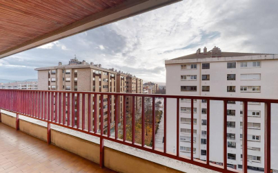 A la venta piso reformado de 200 m2 en Paulino Caballero