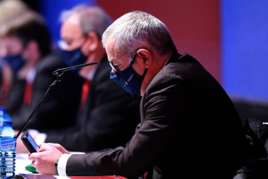 319 participantes, 151 sin asistir ni delegar el voto