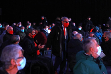 319 participantes, 151 sin asistir ni delegar el voto