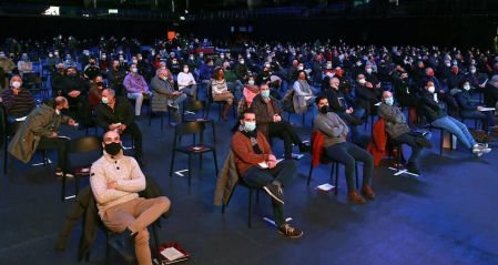 319 participantes, 151 sin asistir ni delegar el voto