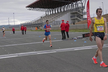 El Circuito de Navarra ha sido el escenario del Campeonato Navarro de 10 Kilómetros y la 'SanSilRace 2020' popular como broche a este atípico año