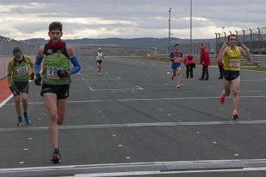 El Circuito de Navarra ha sido el escenario del Campeonato Navarro de 10 Kilómetros y la 'SanSilRace 2020' popular como broche a este atípico año