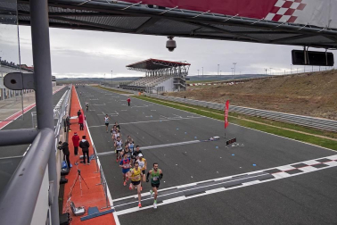 El Circuito de Navarra ha sido el escenario del Campeonato Navarro de 10 Kilómetros y la 'SanSilRace 2020' popular como broche a este atípico año