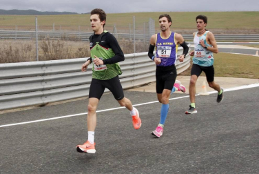 El Circuito de Navarra ha sido el escenario del Campeonato Navarro de 10 Kilómetros y la 'SanSilRace 2020' popular como broche a este atípico año