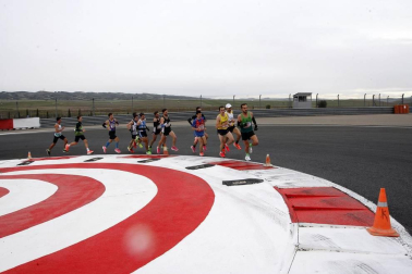 El Circuito de Navarra ha sido el escenario del Campeonato Navarro de 10 Kilómetros y la 'SanSilRace 2020' popular como broche a este atípico año