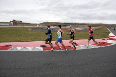 El Circuito de Navarra ha sido el escenario del Campeonato Navarro de 10 Kilómetros y la 'SanSilRace 2020' popular como broche a este atípico año