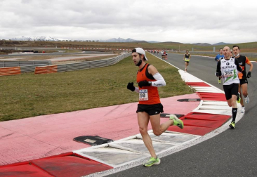 El Circuito de Navarra ha sido el escenario del Campeonato Navarro de 10 Kilómetros y la 'SanSilRace 2020' popular como broche a este atípico año