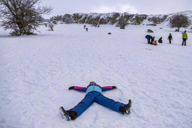 Nieve en el inicio de 2021 en Navarra. La nieve es la protagonista este 2 de enero en la Comunidad foral, que se encuentra en alerta amarilla
