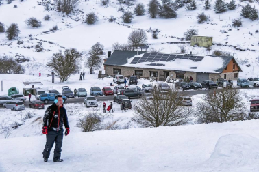 Nieve en el inicio de 2021 en Navarra. La nieve es la protagonista este 2 de enero en la Comunidad foral, que se encuentra en alerta amarilla