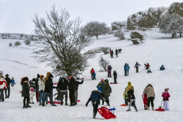 Nieve en el inicio de 2021 en Navarra. La nieve es la protagonista este 2 de enero en la Comunidad foral, que se encuentra en alerta amarilla