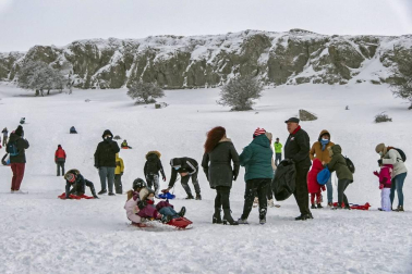 Nieve en el inicio de 2021 en Navarra. La nieve es la protagonista este 2 de enero en la Comunidad foral, que se encuentra en alerta amarilla