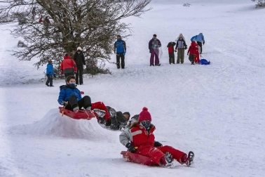 Nieve en el inicio de 2021 en Navarra. La nieve es la protagonista este 2 de enero en la Comunidad foral, que se encuentra en alerta amarilla