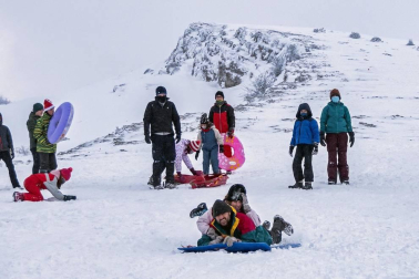 Nieve en el inicio de 2021 en Navarra. La nieve es la protagonista este 2 de enero en la Comunidad foral, que se encuentra en alerta amarilla