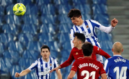 Imágenes del partido entre la Real Sociedad y Osasuna en el Reale Arena de San Sebastián.