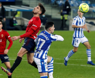Imágenes del partido entre la Real Sociedad y Osasuna en el Reale Arena de San Sebastián.