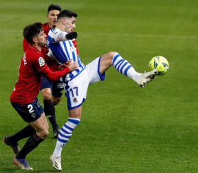 Imágenes del partido entre la Real Sociedad y Osasuna en el Reale Arena de San Sebastián.