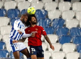 Imágenes del partido entre la Real Sociedad y Osasuna en el Reale Arena de San Sebastián.