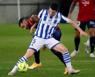 Imágenes del partido entre la Real Sociedad y Osasuna en el Reale Arena de San Sebastián.