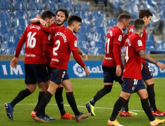 Imágenes del partido entre la Real Sociedad y Osasuna en el Reale Arena de San Sebastián.
