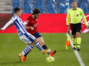 Imágenes del partido entre la Real Sociedad y Osasuna en el Reale Arena de San Sebastián.