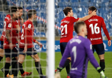 Imágenes del partido entre la Real Sociedad y Osasuna en el Reale Arena de San Sebastián.