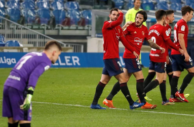 Imágenes del partido entre la Real Sociedad y Osasuna en el Reale Arena de San Sebastián.