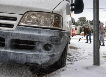 Imágenes de la nieve que ha cuajado este lunes en varias localidades navarras