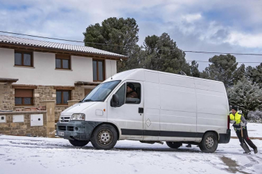Imágenes de la nieve que ha cuajado este lunes en varias localidades navarras