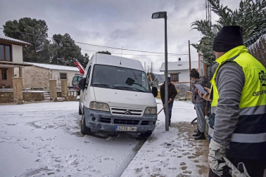 Imágenes de la nieve que ha cuajado este lunes en varias localidades navarras
