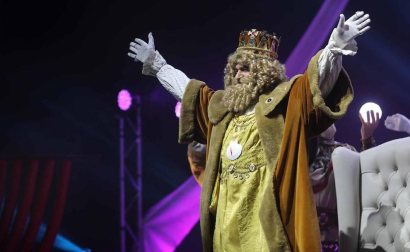 Los Reyes Magos de Oriente han llegado en helicóptero al estadio El Sadar de Pamplona,