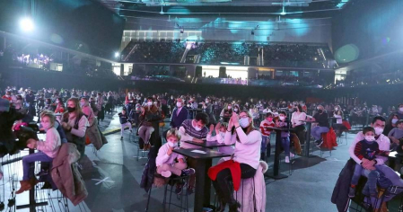 Los Reyes Magos de Oriente han llegado en helicóptero al estadio El Sadar de Pamplona,