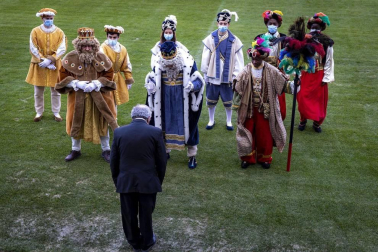 Los Reyes Magos de Oriente han llegado en helicóptero al estadio El Sadar de Pamplona,