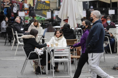 Barañáin, Pamplona, Estella y Tudela, así como el resto de la Comunidad foral, recibieron con visitantes la reapertura de las terrazas de los establecimientos hosteleros este jueves, 26 de noviembre.