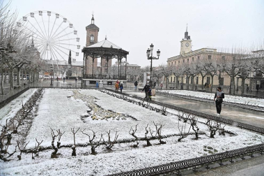 La borrasca Filomena que está afectando estos días a la Península, Canarias y Ceuta, ha activado este jueves las alertas en toda España, excepto en Melilla, y en la mitad del país hay aviso naranja por nevadas, lluvia intensa y temperaturas de hasta -12 grados.