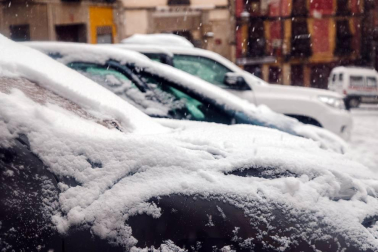 La borrasca Filomena que está afectando estos días a la Península, Canarias y Ceuta, ha activado este jueves las alertas en toda España, excepto en Melilla, y en la mitad del país hay aviso naranja por nevadas, lluvia intensa y temperaturas de hasta -12 grados.